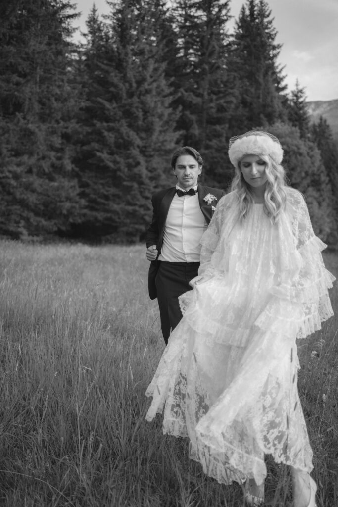 Wedding in Megève, the couple photo session in the mountain during the wedding in Megève during summer