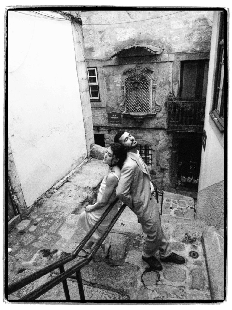 black and white picture of a newly married couple in the streets of porto