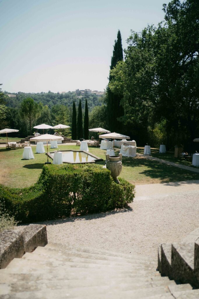 garden of chateau de Pradines where cocktail takes place