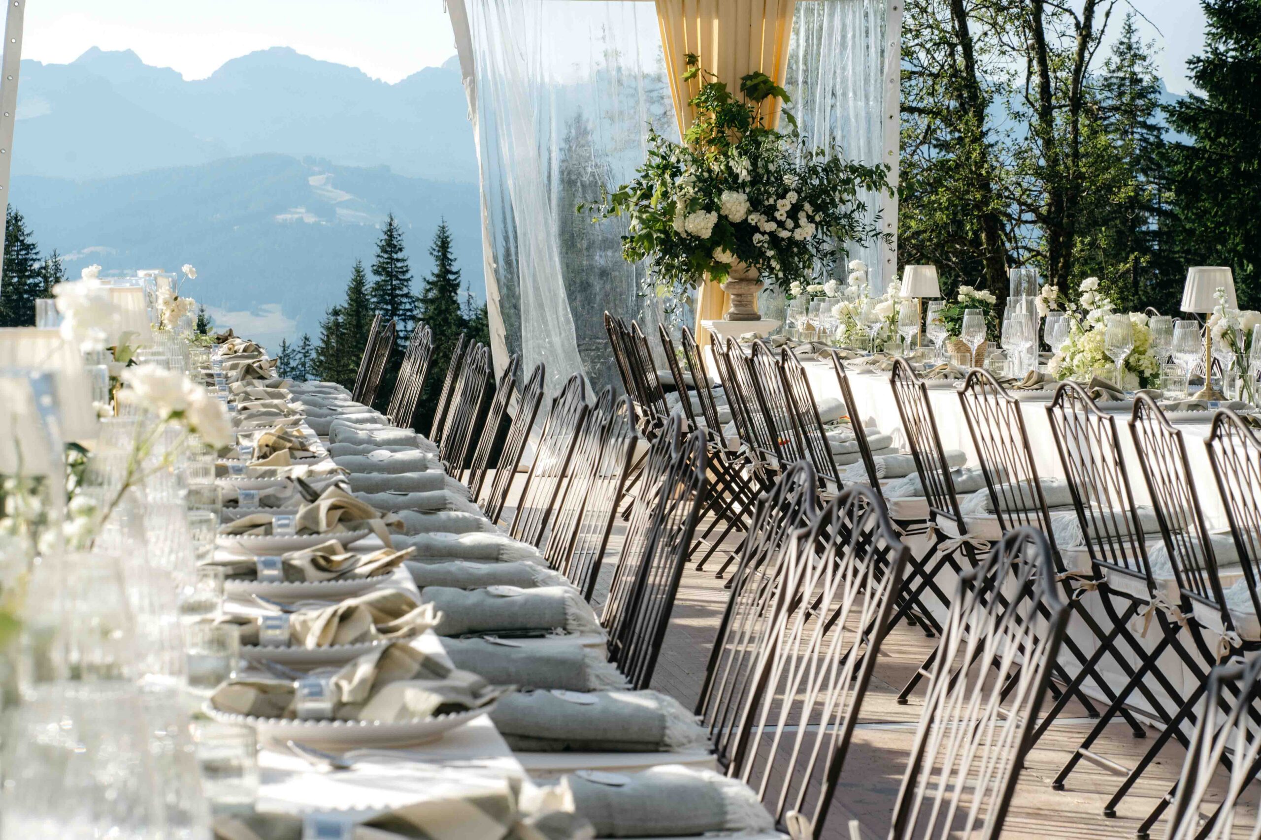 table decor of a wedding in mountains